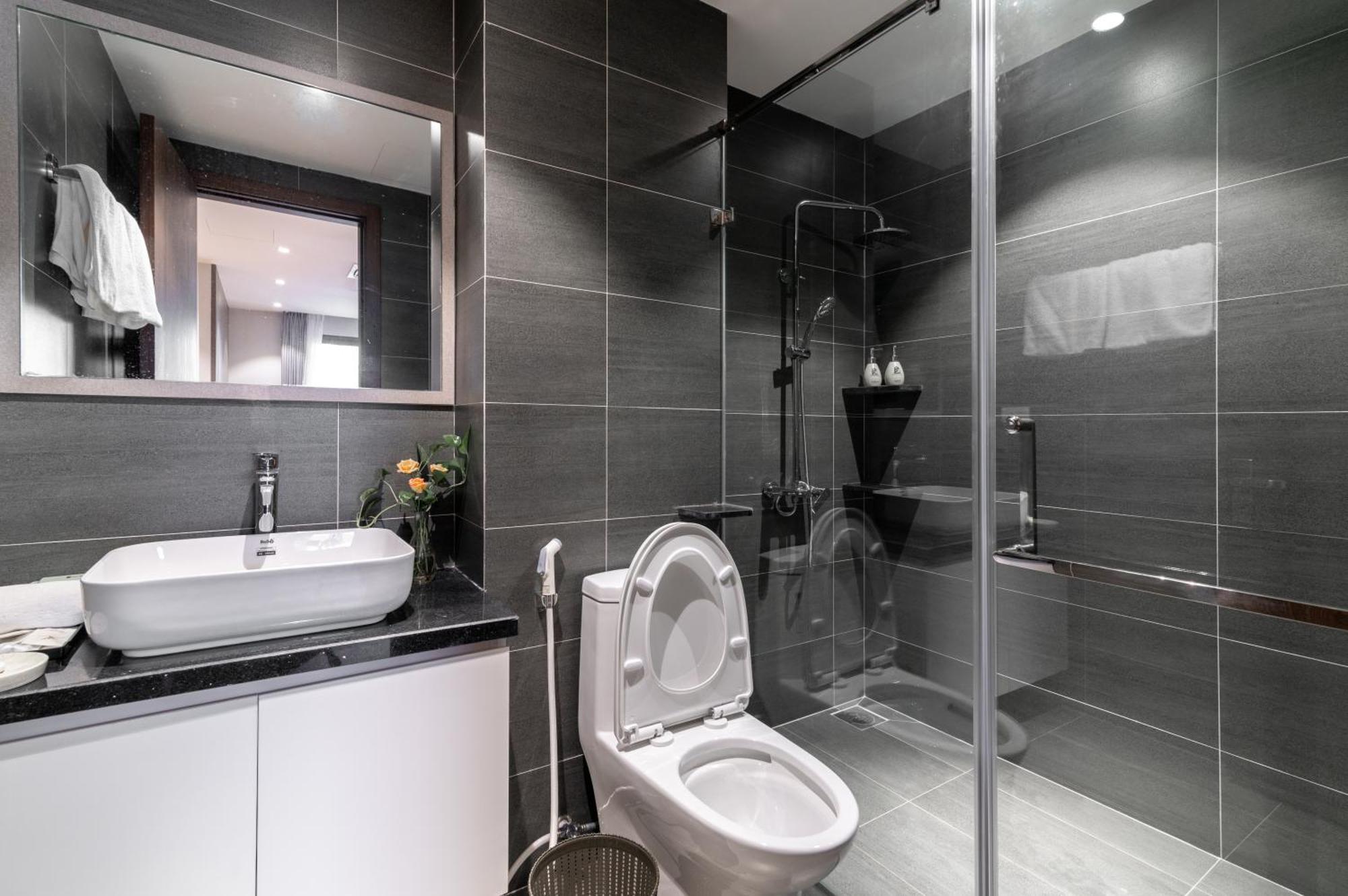 Luxe Paradise Suites Hotel To Ngoc Van Hanoi Exterior foto
